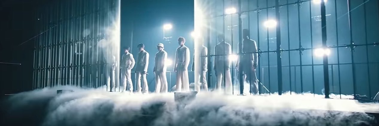 1____moon's profile banner image