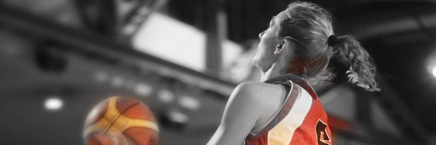esthermtr's profile banner image