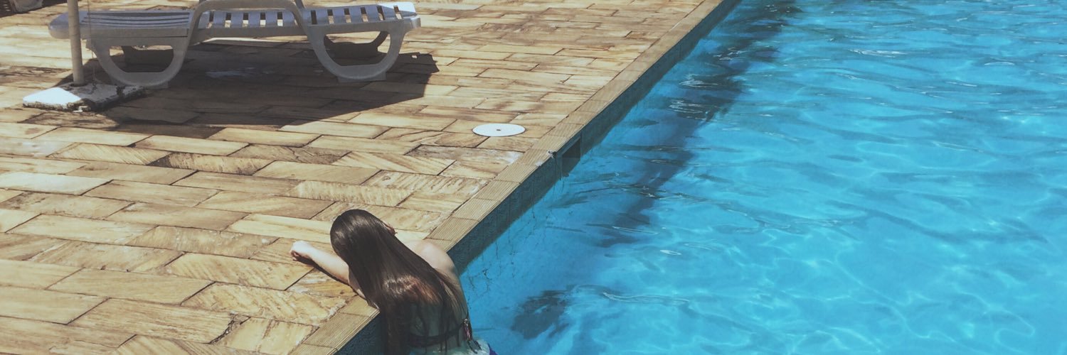 larii_andradee's profile banner image