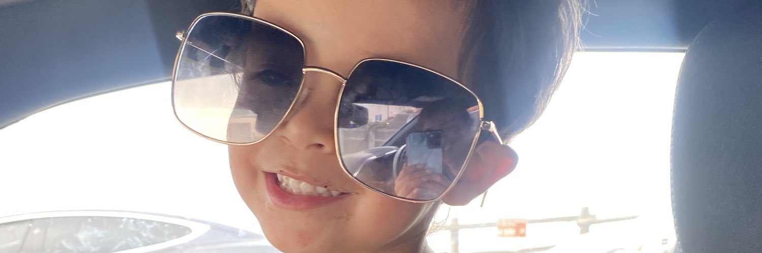 glitterqueengio's profile banner image