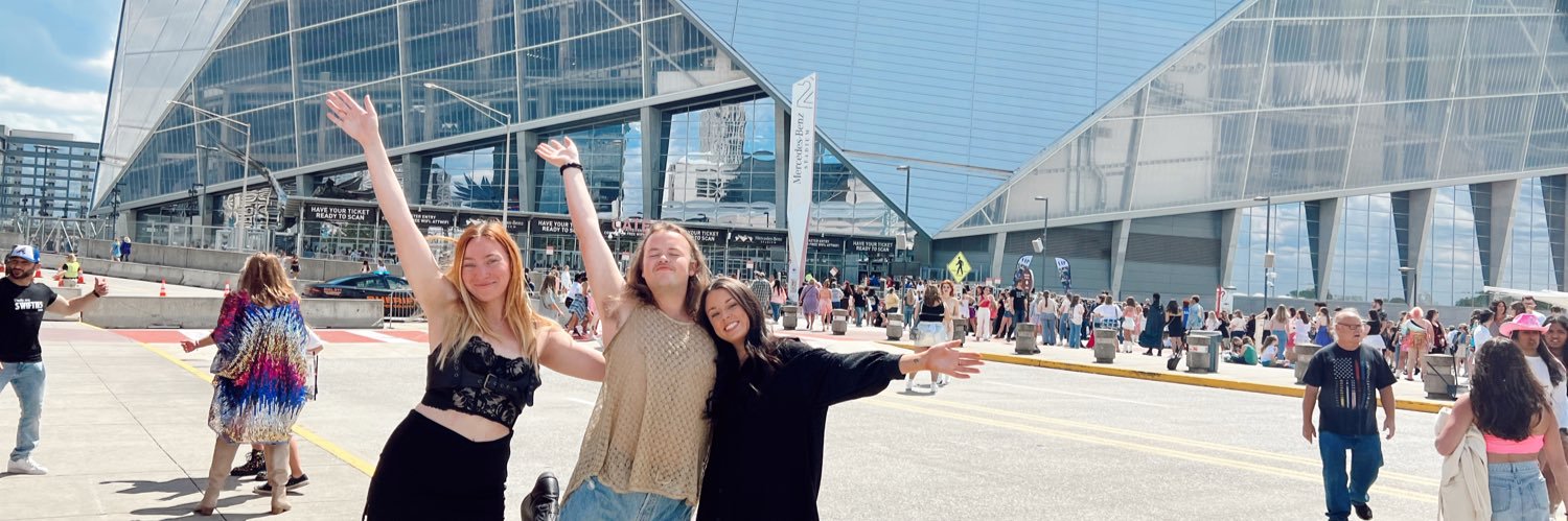 averyalexis_'s profile banner image