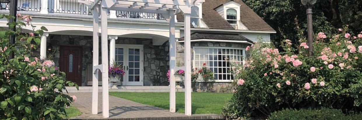 RowenasInn's profile banner image