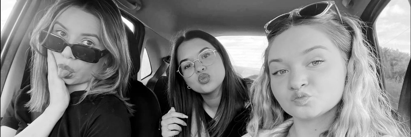 ines_lbrt's profile banner image