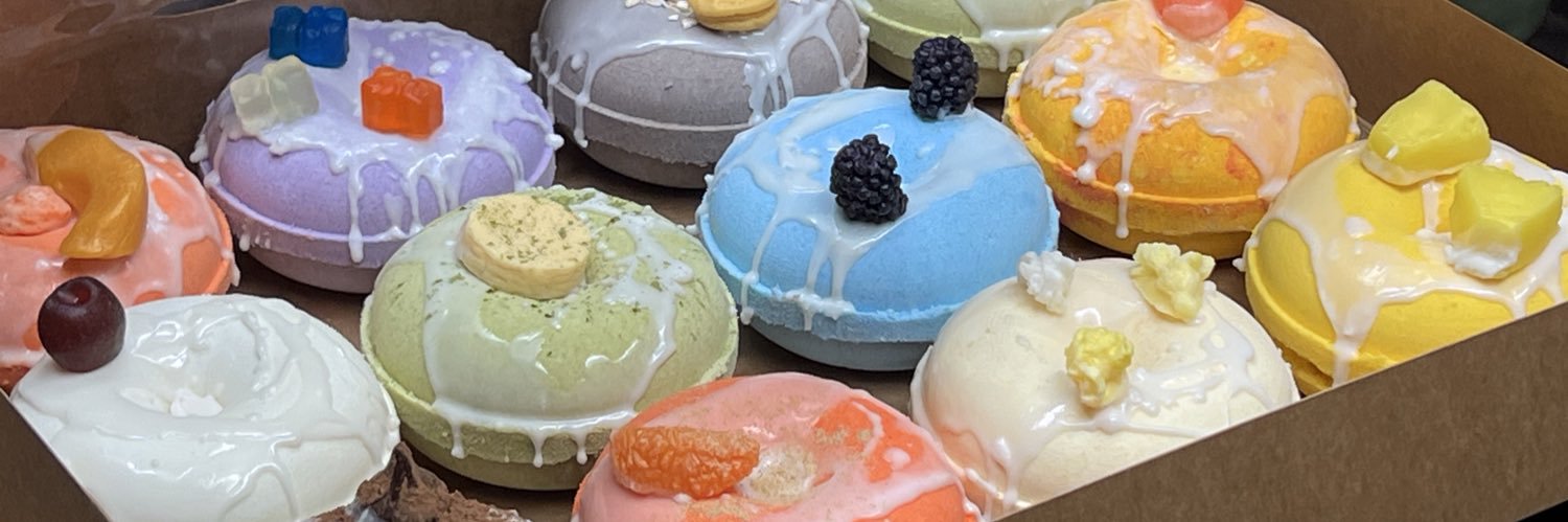 The Bath Bomb Dealer 🧖🏽‍♀️🧖🏻🛀🏽 banner