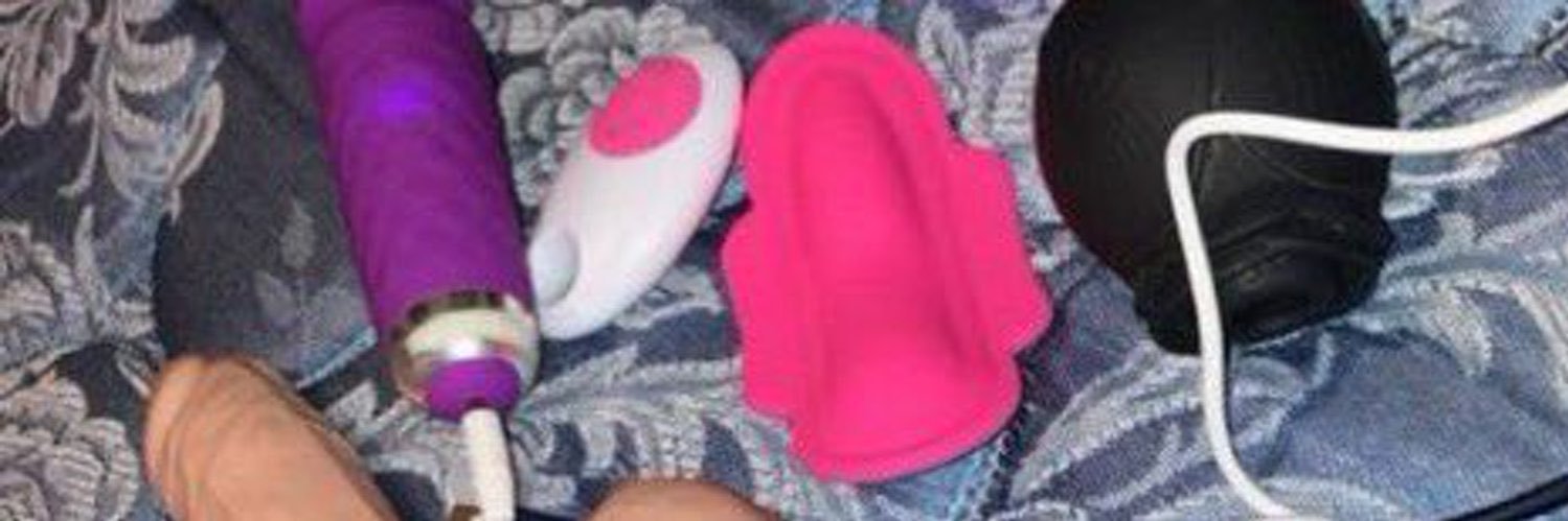 Lillyroseni's profile banner image