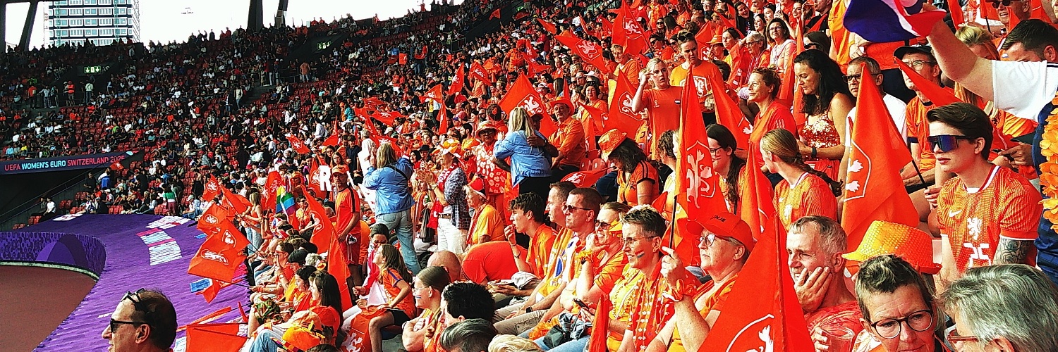 Roos Schelen 🌹 banner