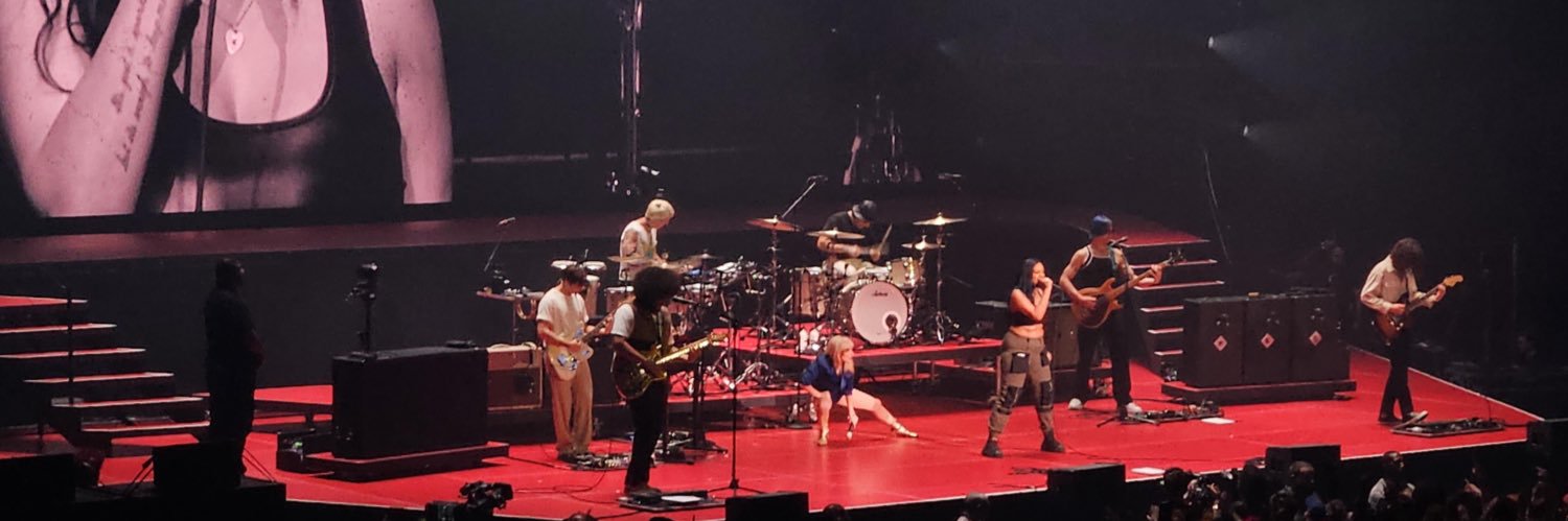 Jerée⁷ ||| sang with her ult bias banner