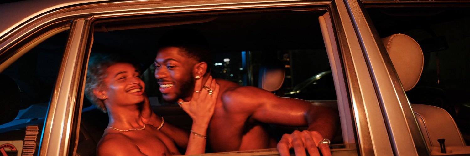 • D E V I N • banner