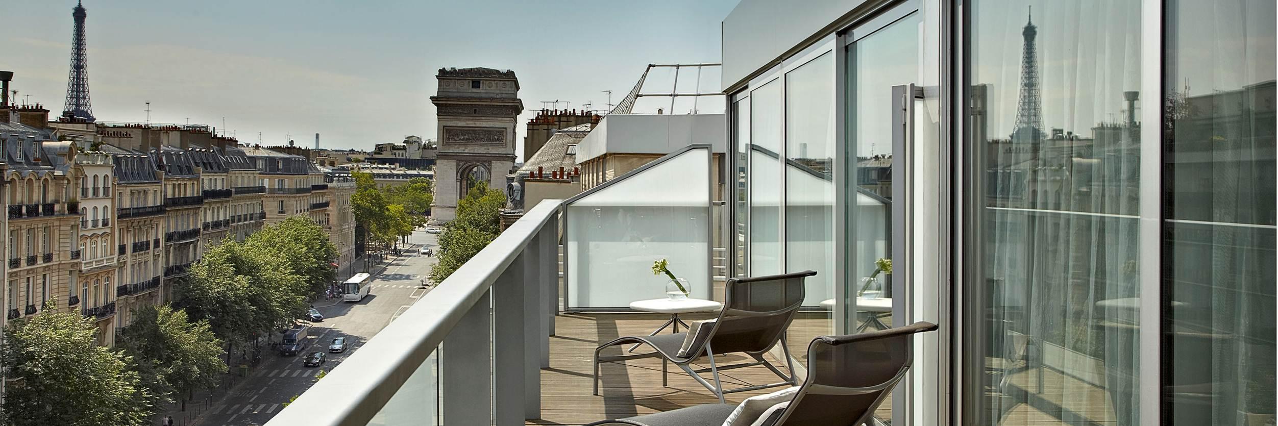 Ren Arc de Triomphe banner