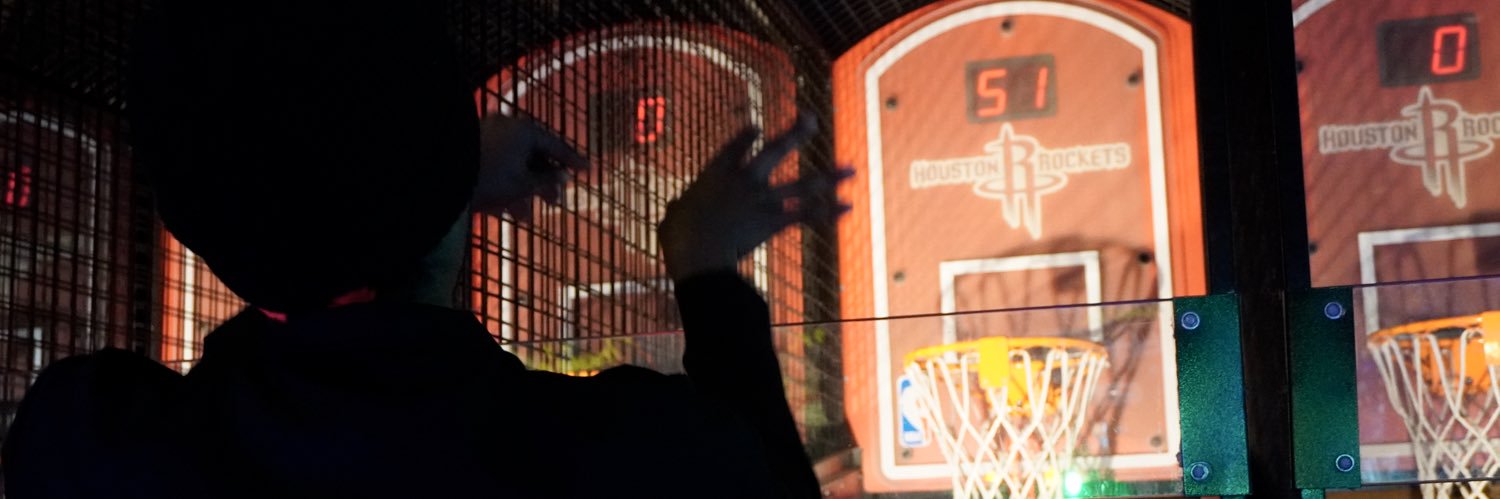 derrickleon's profile banner image