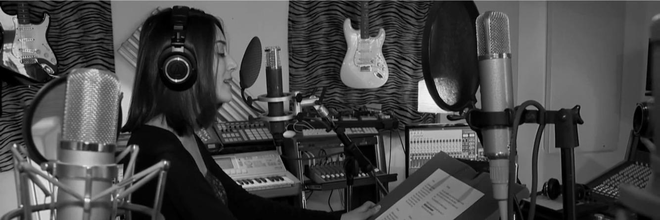 Stephanie Topalian banner