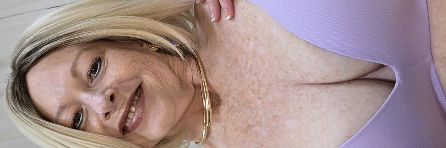 joysisy's profile banner image