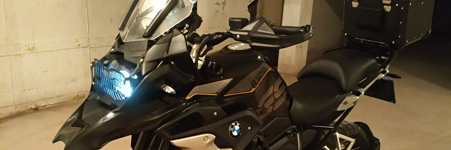 uccinar's profile banner image