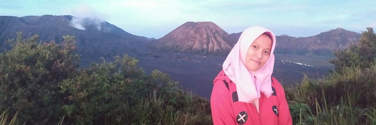 leniksari2's profile banner image