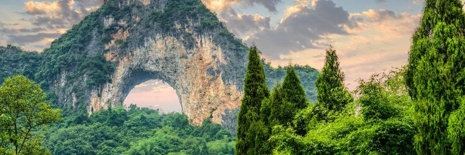 Ilse MJ Mul - is outlining & writing banner