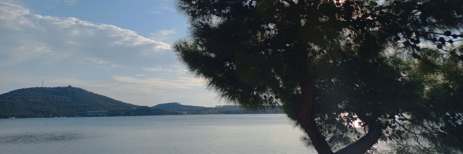 KubraCommen's profile banner image
