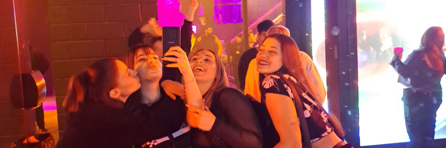 julydiber's profile banner image