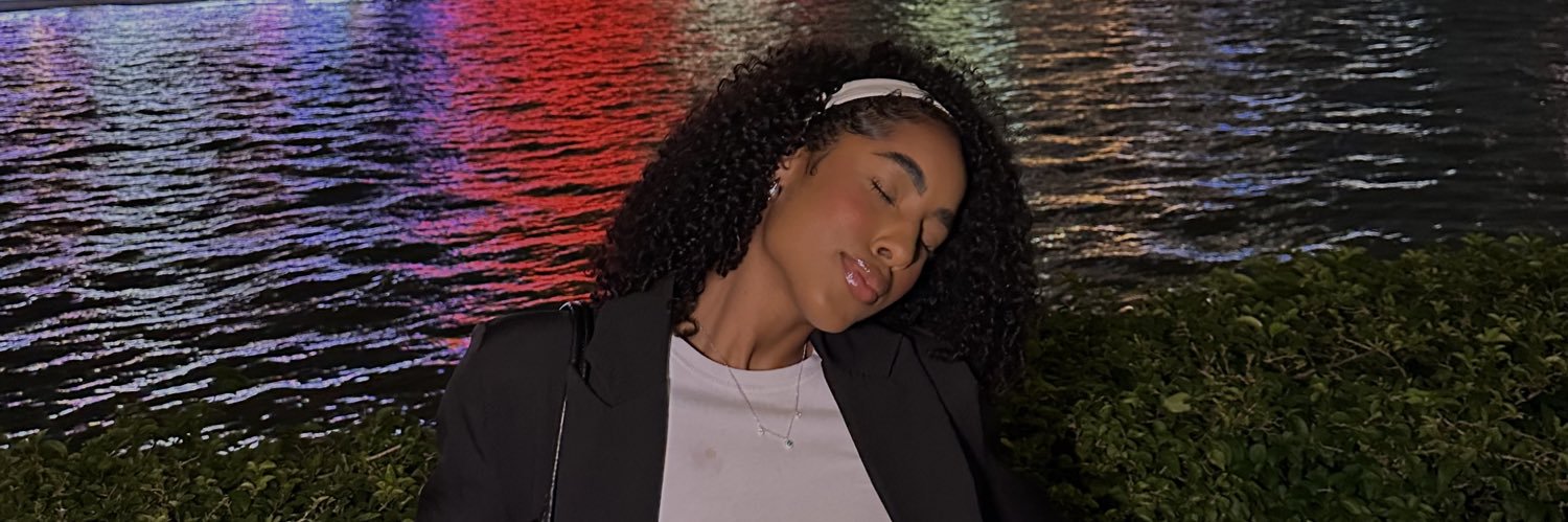 thainadsantos's profile banner image