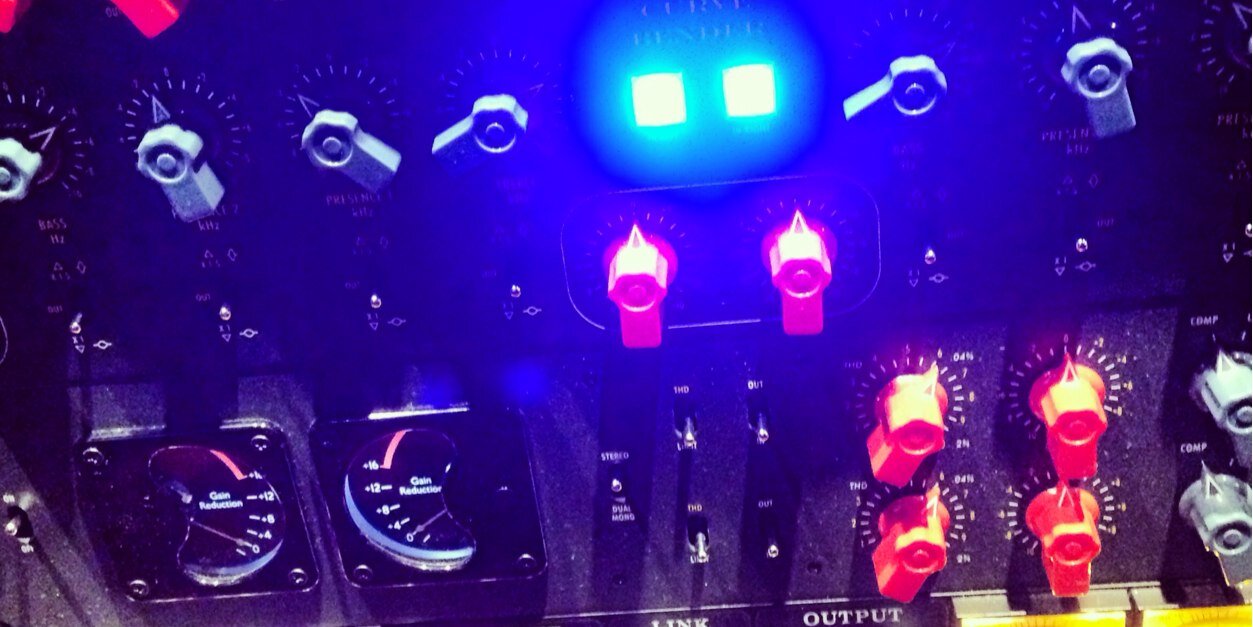 Los Especialistas banner