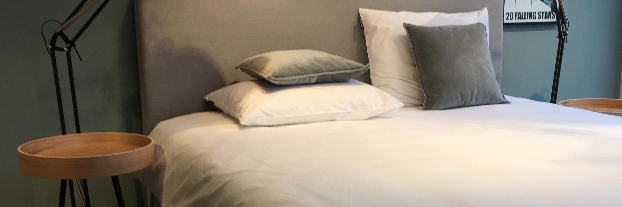 eye_hotel's profile banner image
