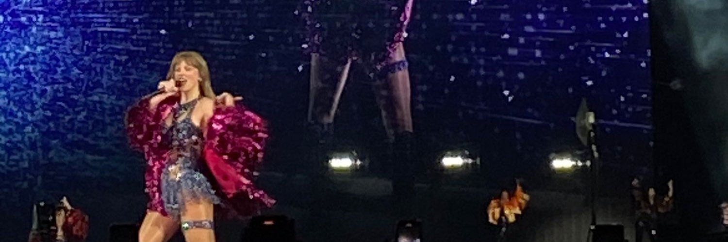 caroline🦋 banner
