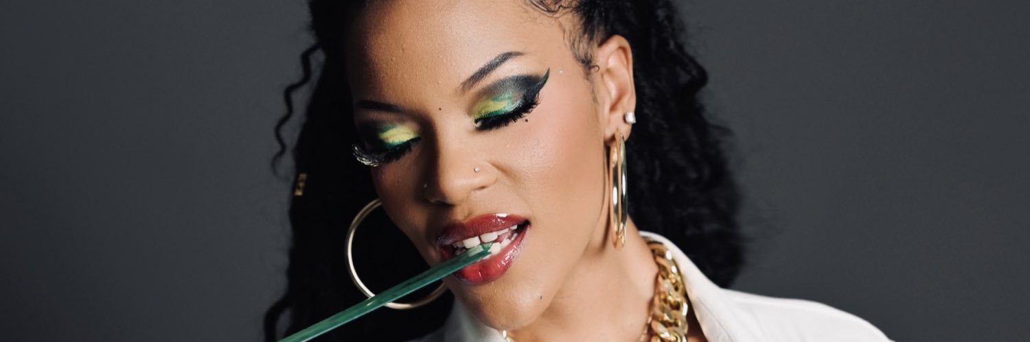 Laura Mbatha 💸 banner