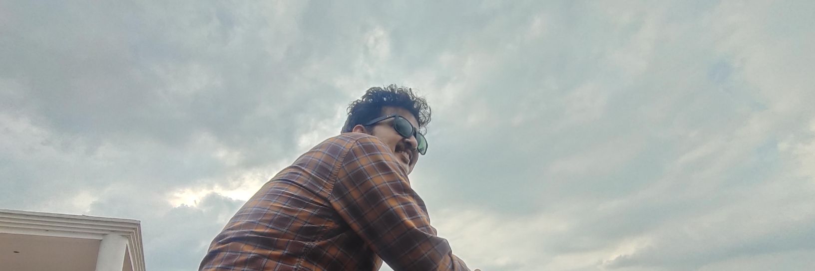 oyevikash's profile banner image