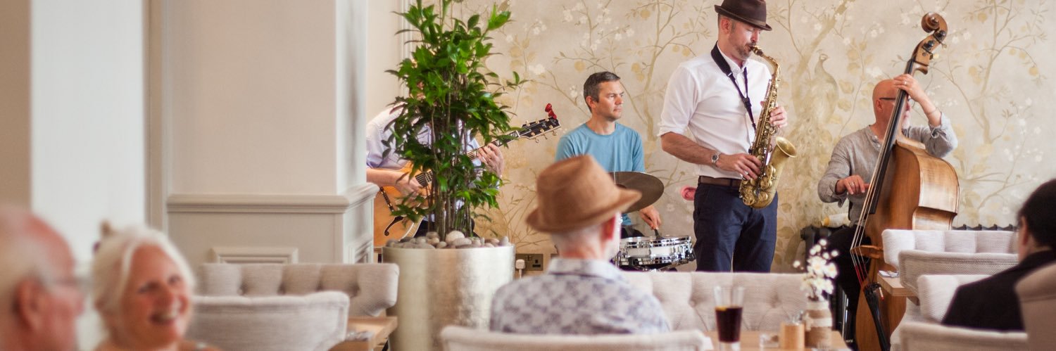 Royal Kings Arms banner