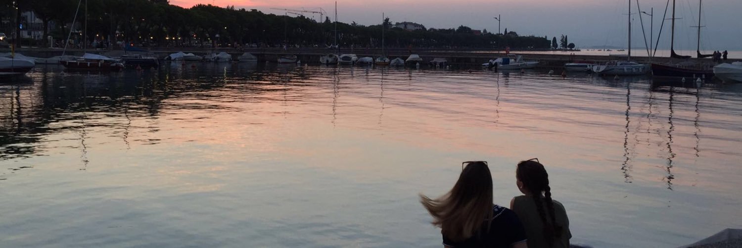 ameliebee24's profile banner image