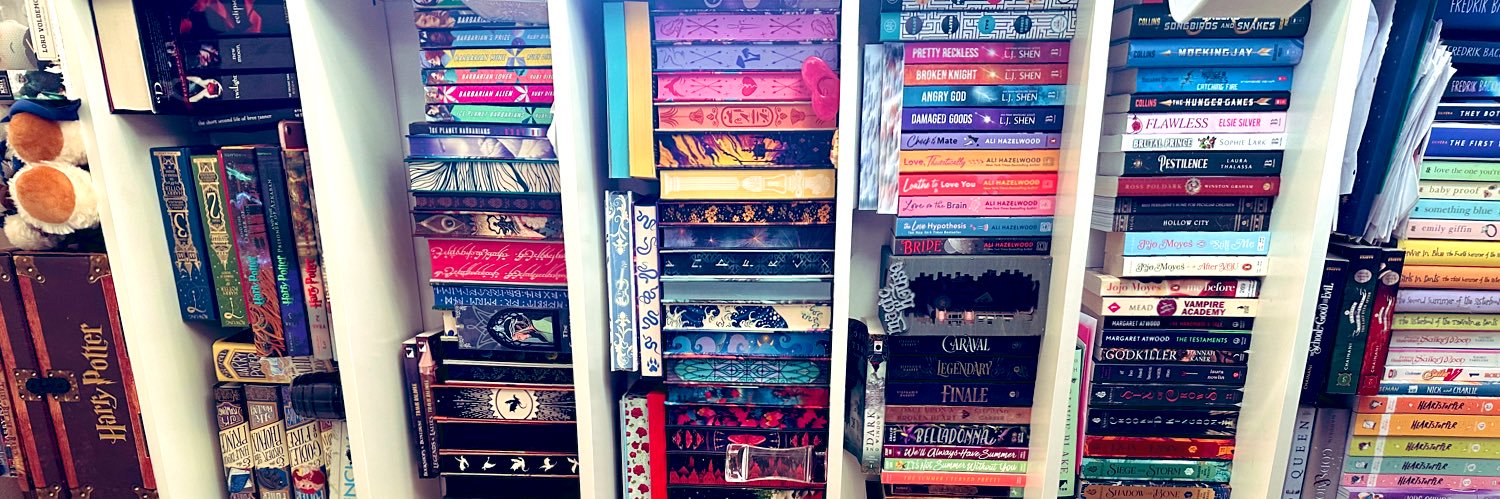 walkeereads's profile banner image