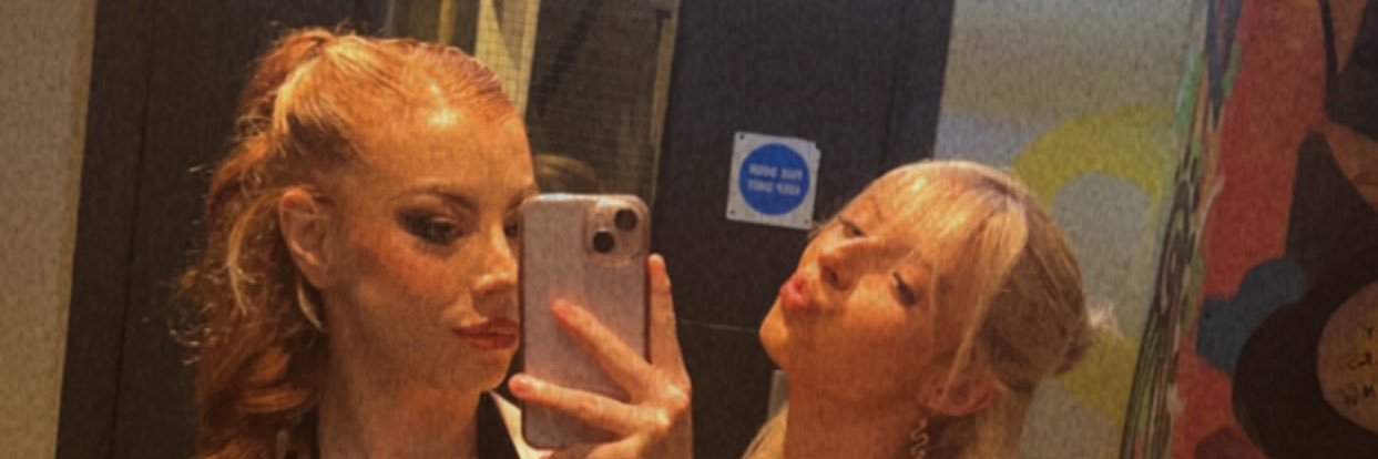 ari x banner