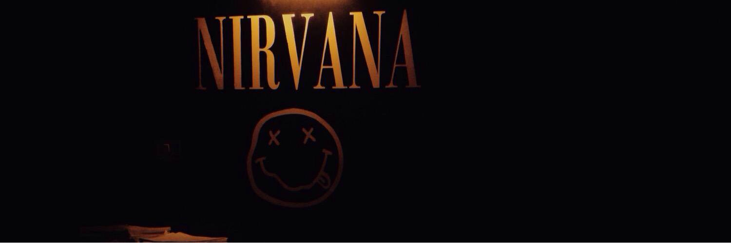 loservibee's profile banner image
