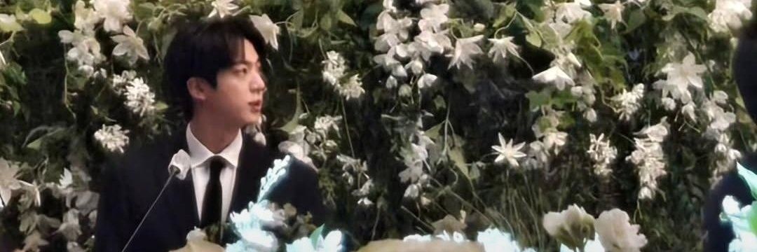 R₇ banner