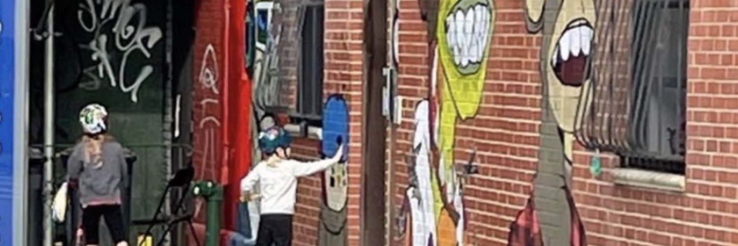 IzzyBizzyBee's profile banner image