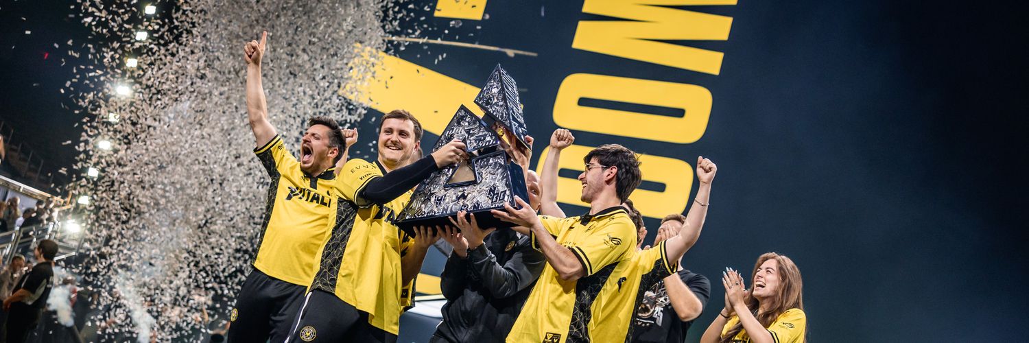 𝐴𝐾𝑂𝑂𝐿𝑇 🐝🔴⚪ banner