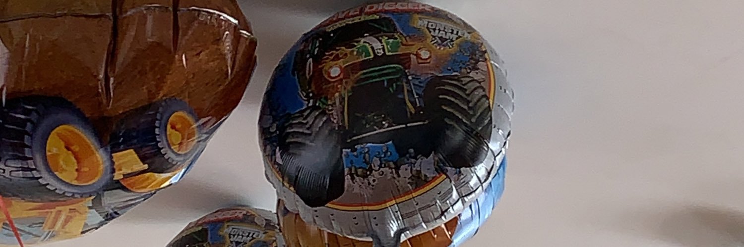 larjakut's profile banner image