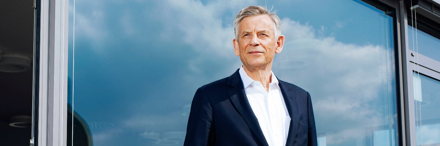 Hermann Simon banner