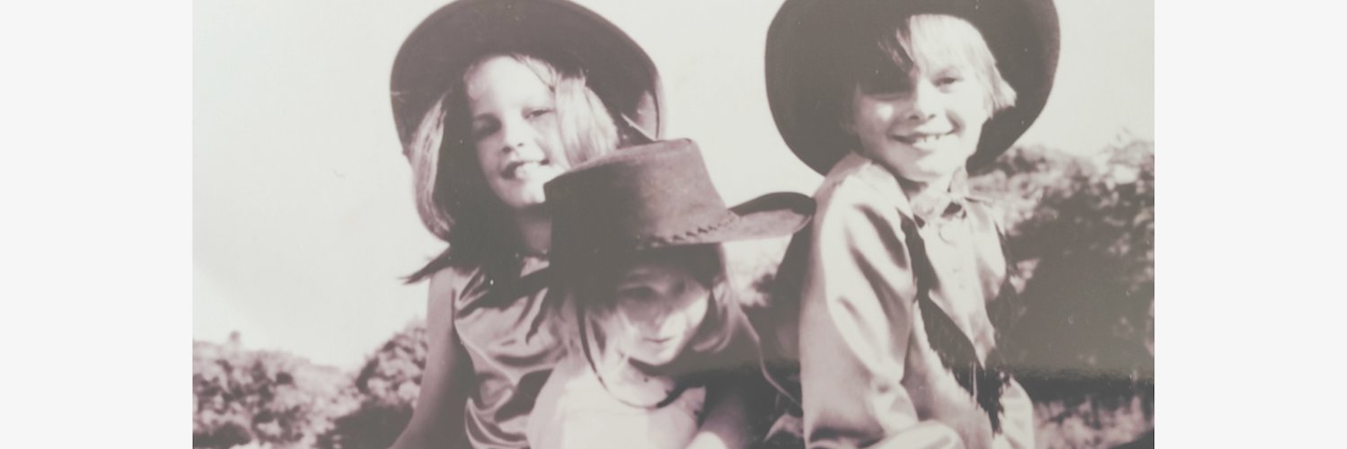 annahmac's profile banner image
