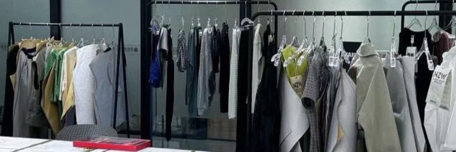 debi____'s profile banner image