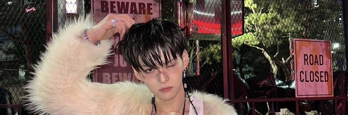 🅒🅗🅞🅚 banner