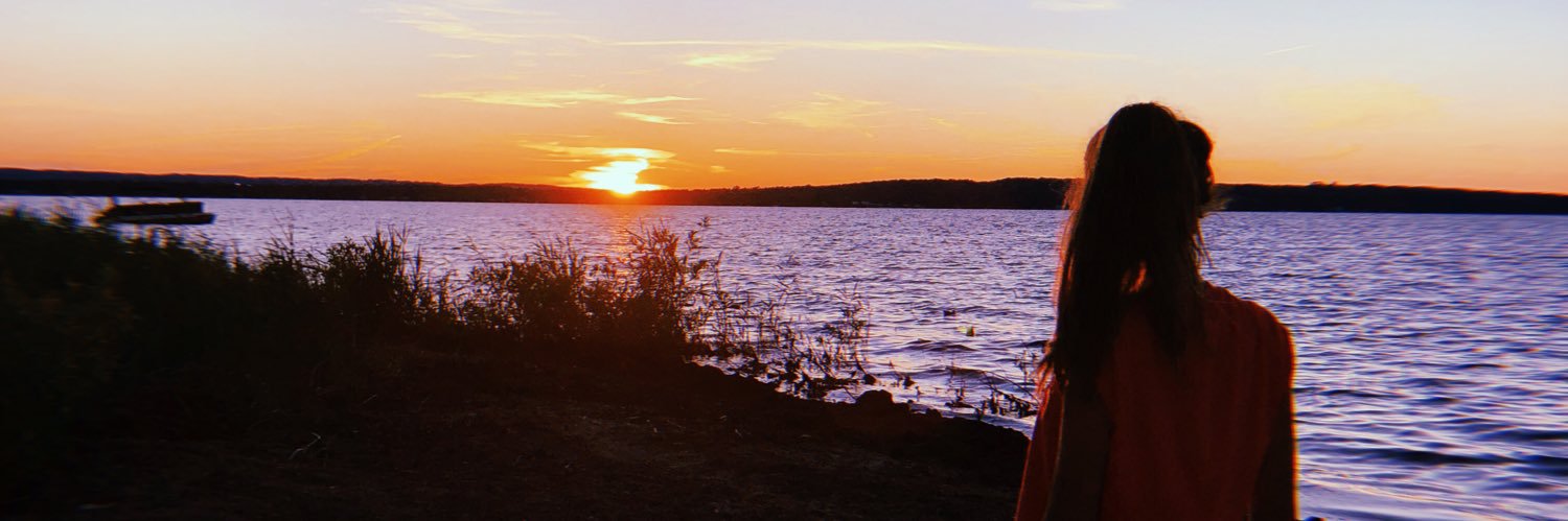 LilliLivengood's profile banner image