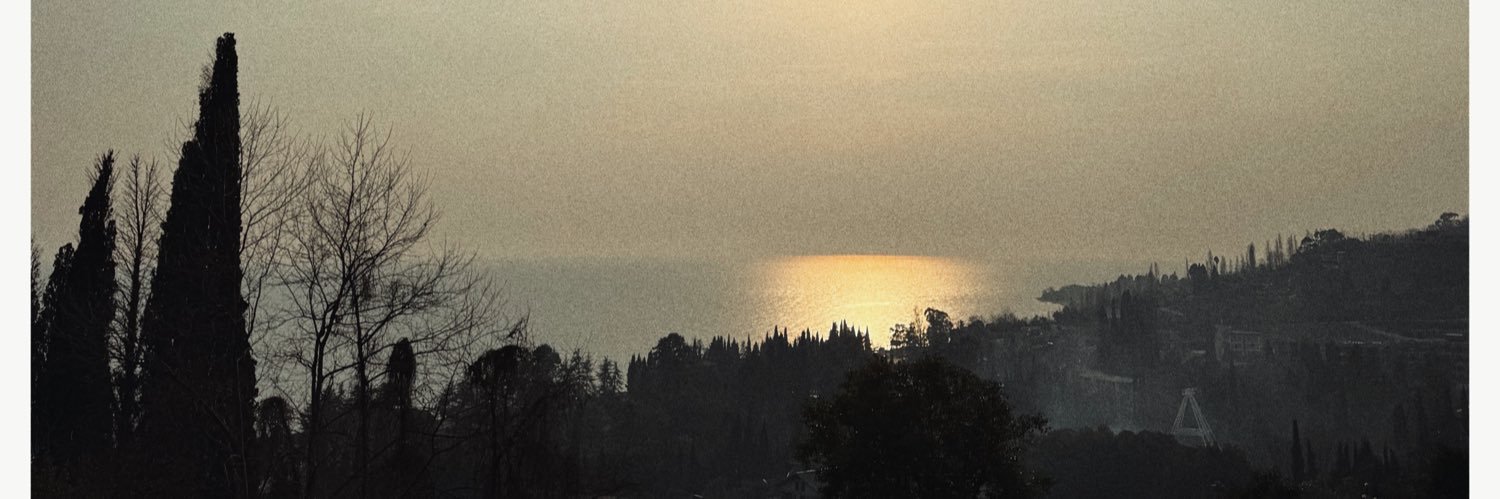 Lilooo_w's profile banner image