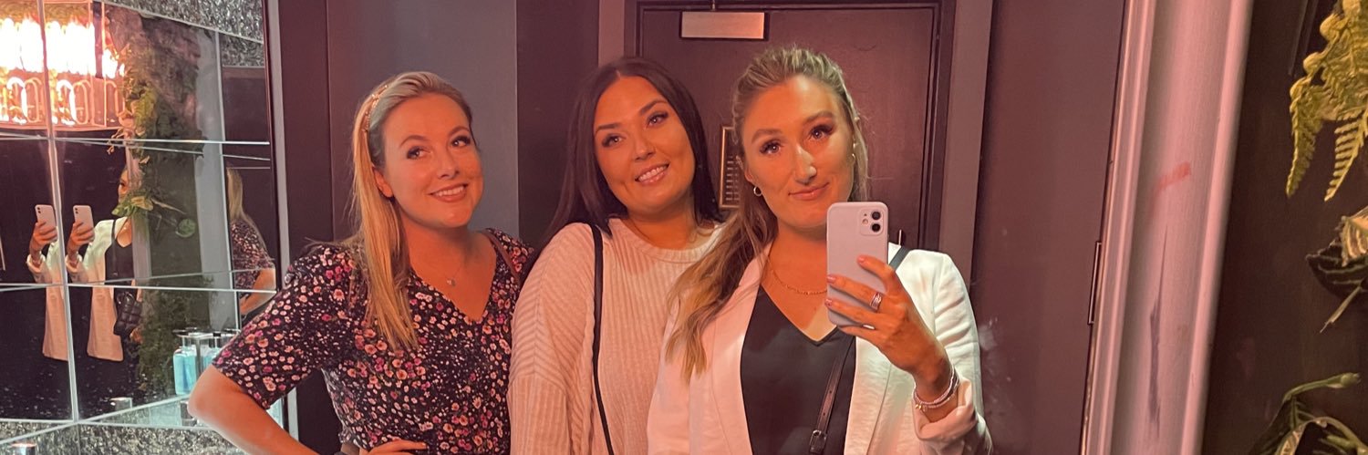E l l e 🦋 banner