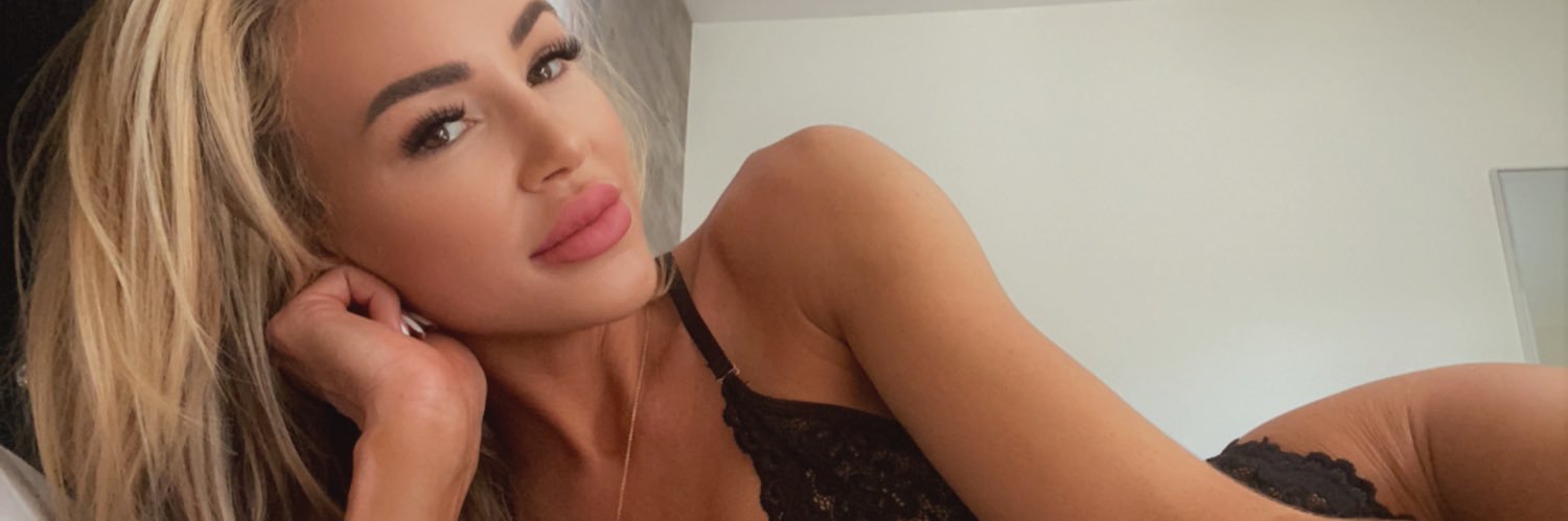 elizaxcarson's profile banner image