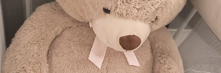 Chloe tease banner