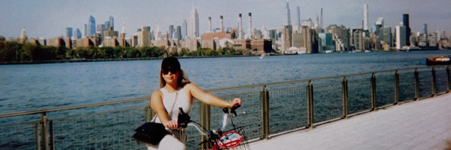 helladrea's profile banner image