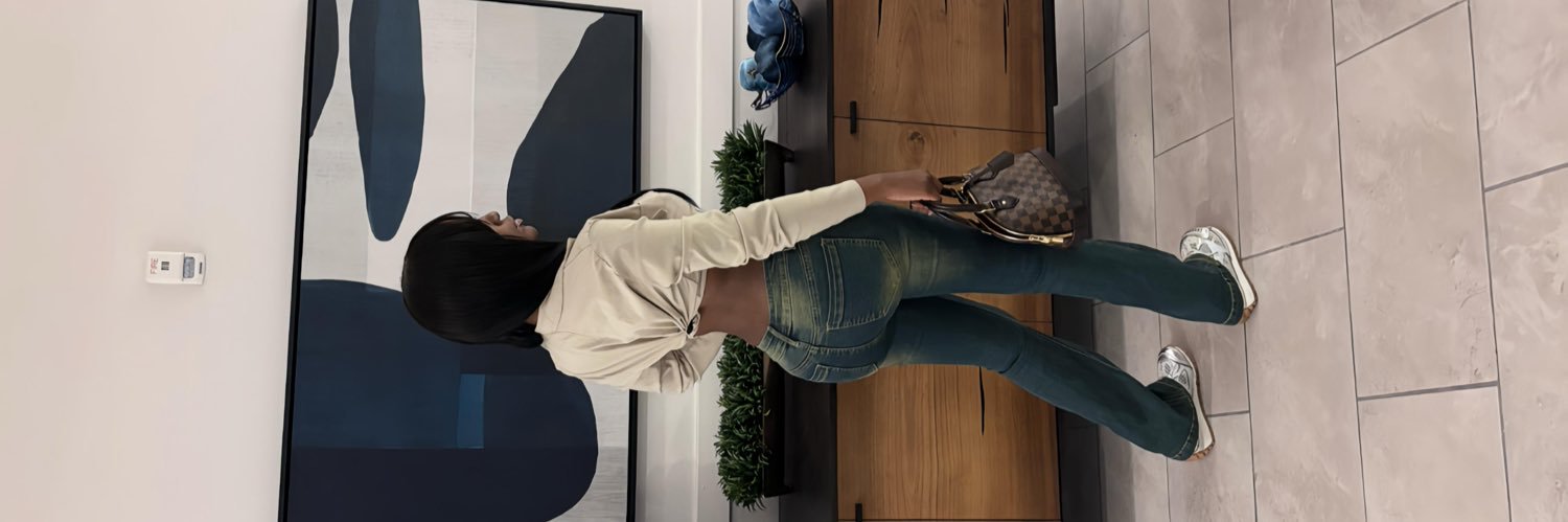 only1yannna's profile banner image