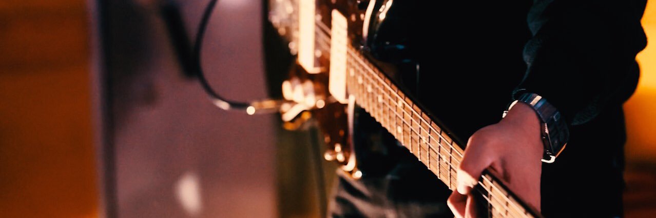 adenoy banner