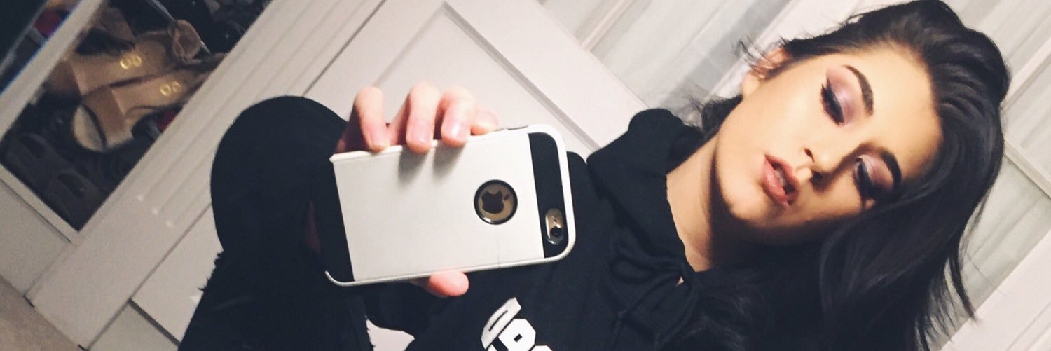 ParisaOTYoung's profile banner image