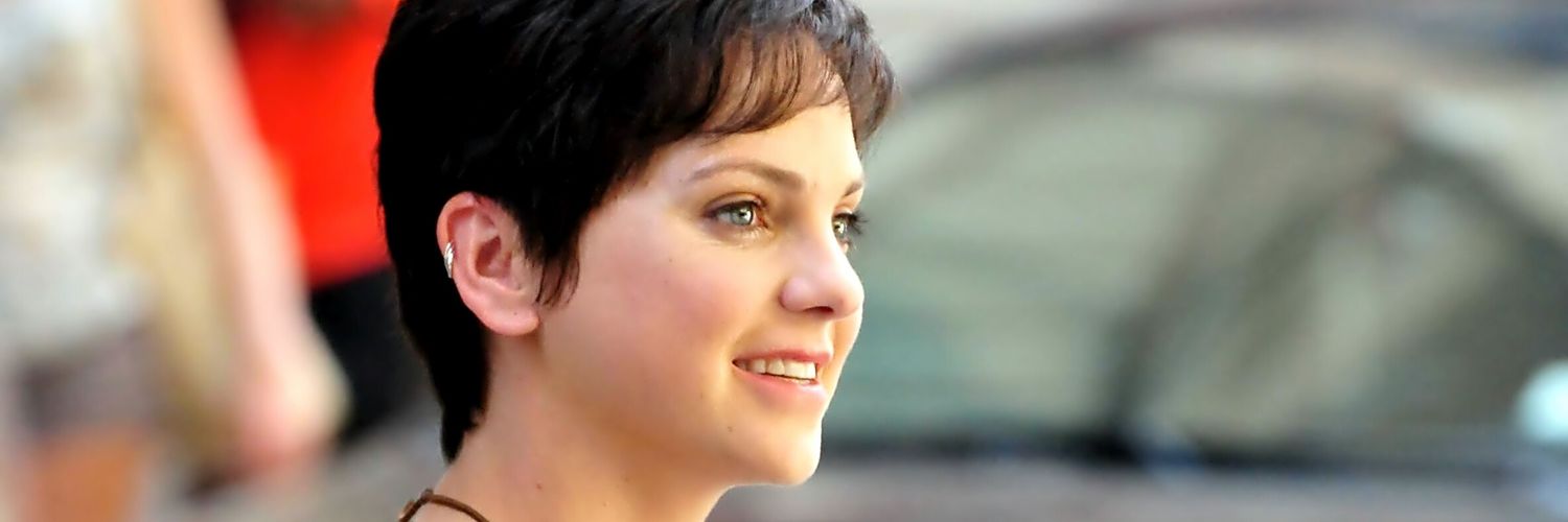 Zoey (Anna Faris) banner